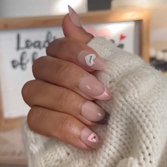 KISS Voguish Fantasy Nails Medium Length - Red Roses - Picture 6 of 11